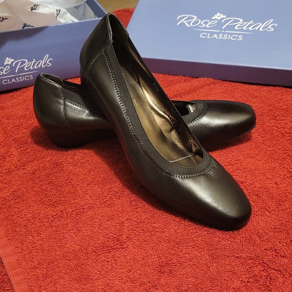 BNIB 8 1/2 Rose Petals by Walking Cradles